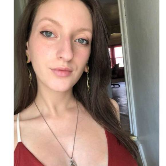 Meet your Posher, Mikayla - Picture 1 of 1